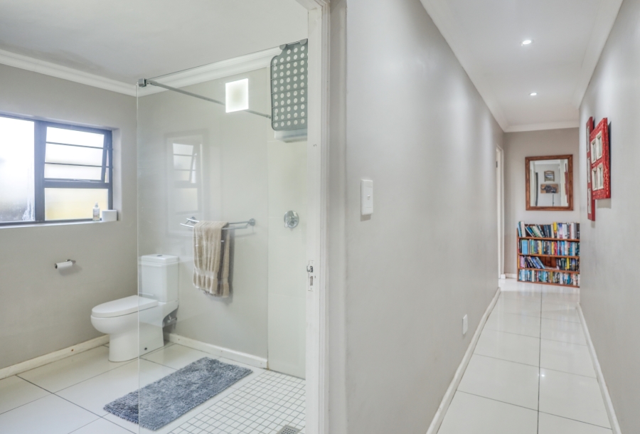 5 Bedroom Property for Sale in Nahoon Eastern Cape